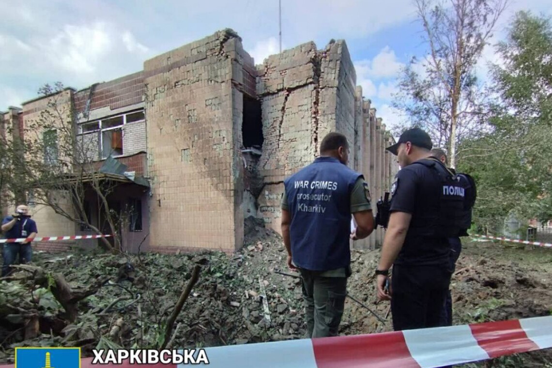 Минулої доби Харків знову обстріляли з РСЗВ, а також вночі бомбили ракетами. Є постраждалі та нові руйнування.