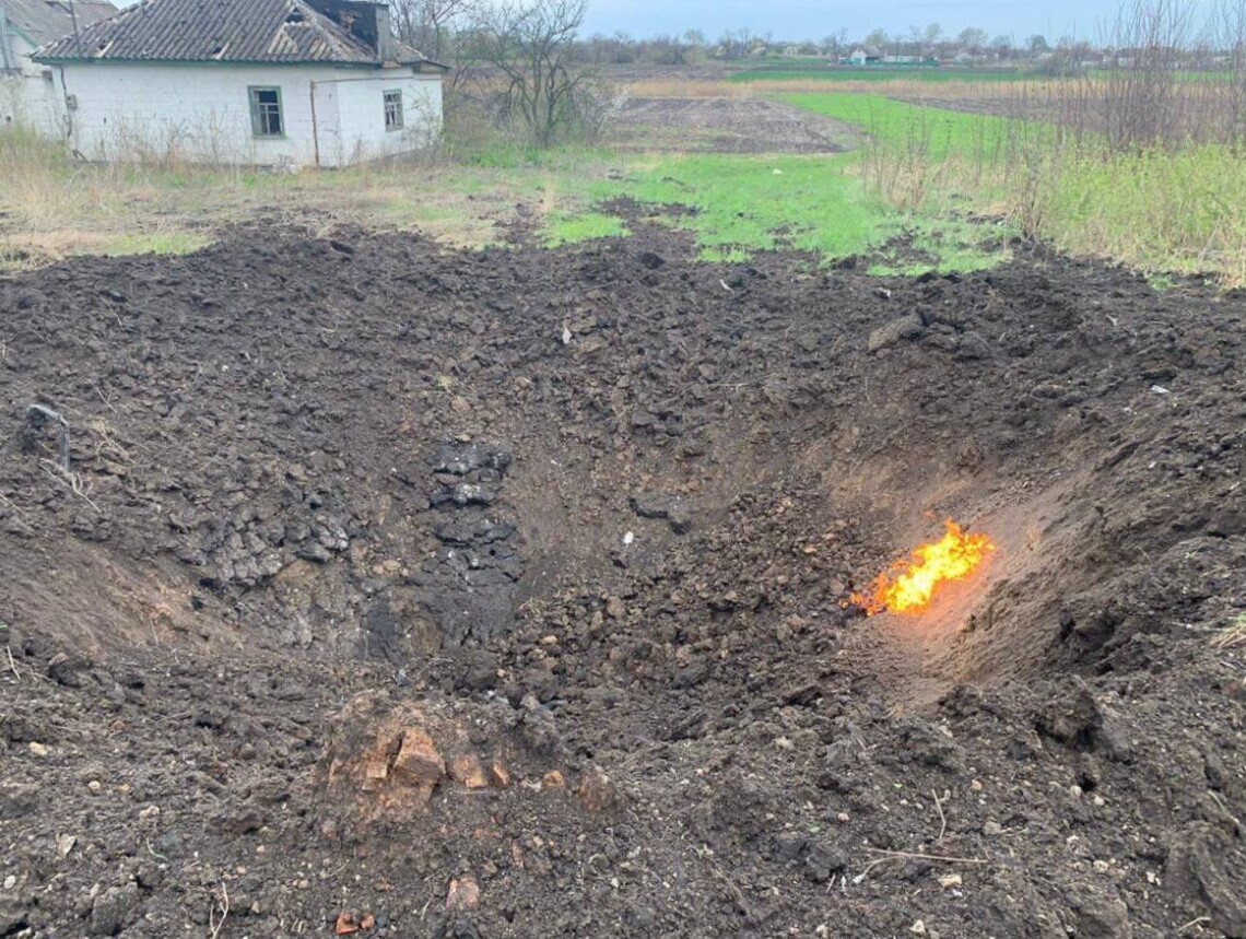РФ обстреляла Криворожский район области. Есть разрушения в селе Большая Костромка, в Зеленодольске был уничтожен склад, на котором было 40 тонн зерна.