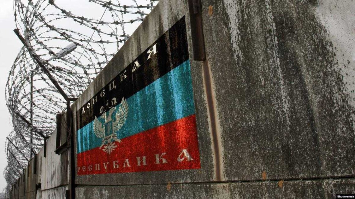 По словам мэра Мариуполя, сейчас известно о четырех таких тюрьмах: две в Еленовке, Донецком СИЗО и Макеевке.