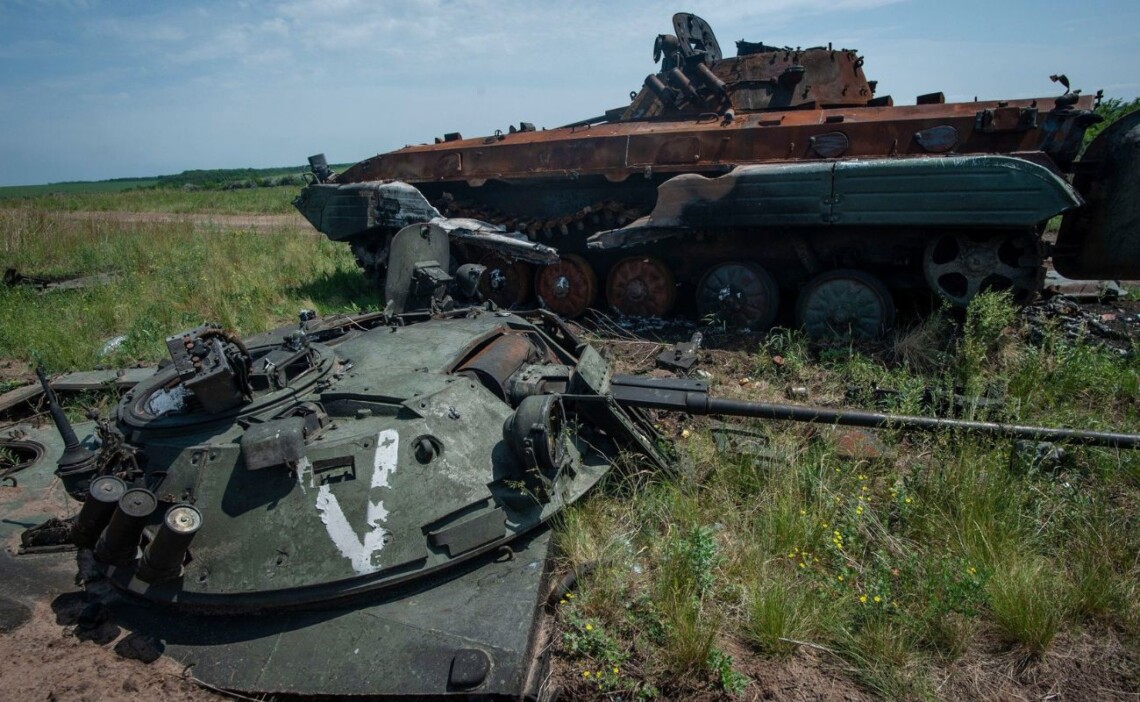 За последние сутки уничтожены 230 российских военных, 5 танков, 10 боевых бронированных машин, 4 беспилотника, 3 артиллерийские системы.