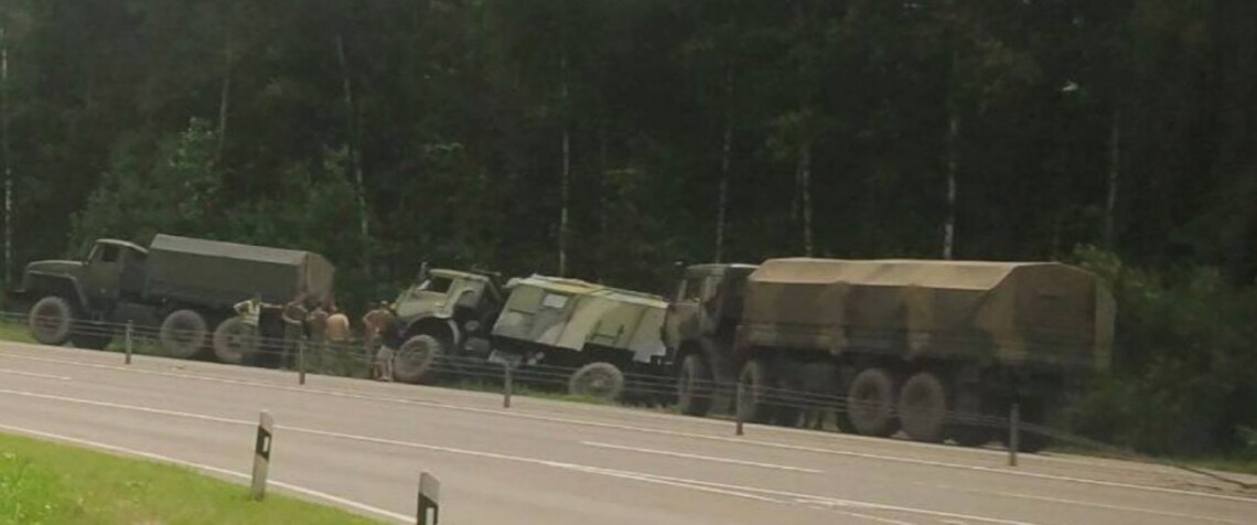 It is also reported that one of the armed forces of the country's aggressor, KamAZ, which was moving in a convoy on the M5 highway, ran into a ditch.