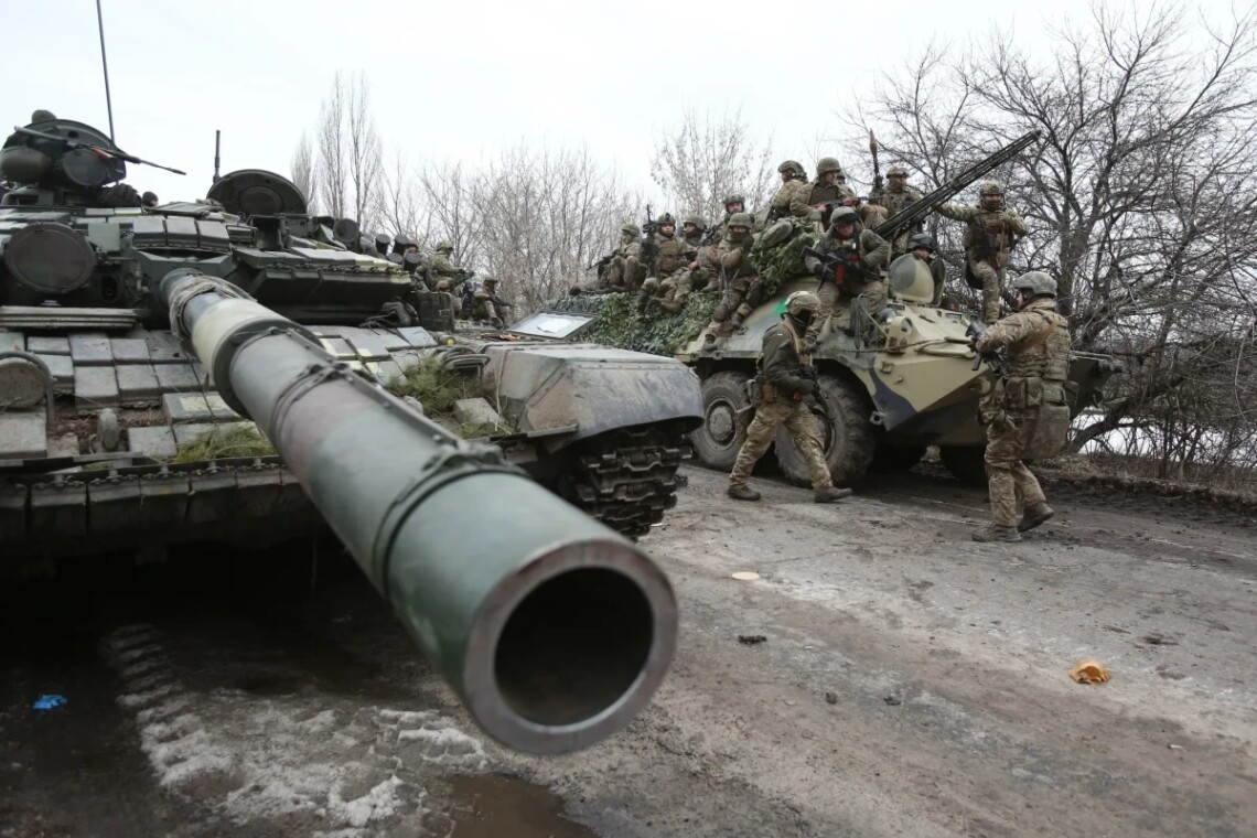 На Донбасі ворожі війська намагаються наступати відразу на трьох напрямках – на Бахмутському, Лиманському та Донецькому.