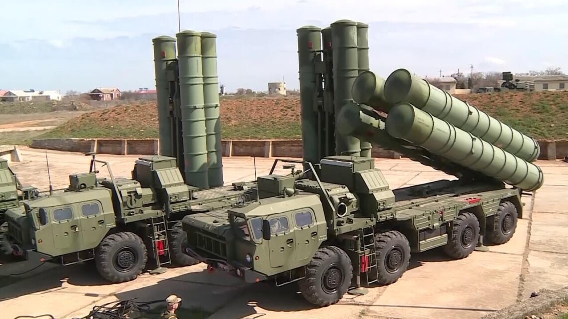 Російські окупанти мають надлишок старих радянських ракет С-300 і велику кількість засобів ППО.