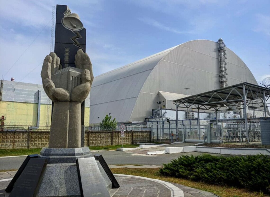 В ноябре 2021 года россия начала засылать в Украину агентов под прикрытием для установления контактов с чиновниками, ответственными за обеспечение безопасности Чернобыльской АЭС. Целью агентов было обеспечить отсутствие вооруженного сопротивления после прихода российских войск