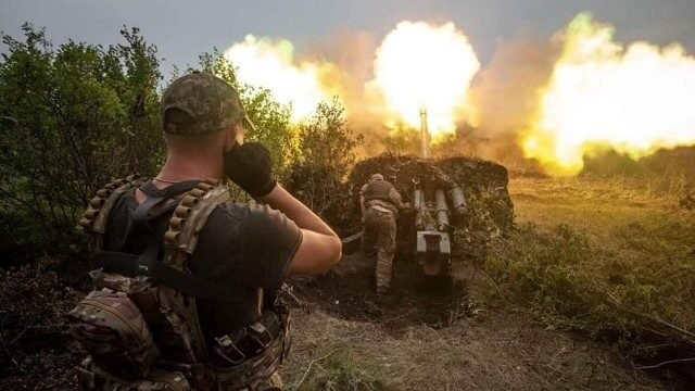 Вооруженные силы Украины ударили по Чернобаевке и Бериславу, уничтожив два вражеских склада боеприпасов и почти два десятка оккупантов.