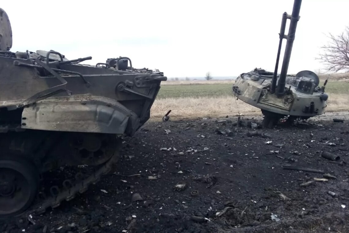 Украинские военные в четверг, 11 августа, уничтожили сразу три БМП из легкого беспилотника.