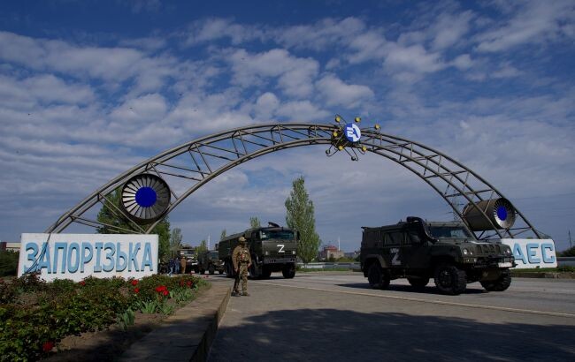 Окупанти обстрілюють Запорізьку АЕС з села Водяне, та готують там провокації під українським прапором.