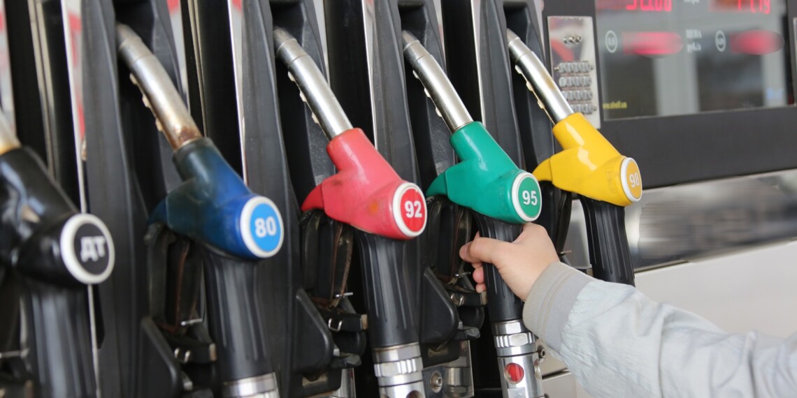 Експерт вважає, що повернення акцизу не вплине на вартість пального на АЗС – ціни стабілізуються.