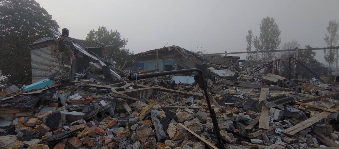 ВСУ уничтожили базу россиян в оккупированной Новой Каховке. Погибли больше 10 оккупантов, есть видео последствий удара.