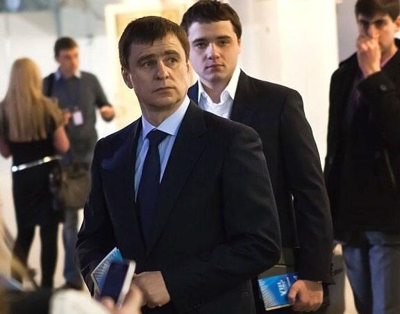 Шенцев був обраний народним депутатом IX скликання по 176 округу (Харківська область) від партії Опозиційний Блок.