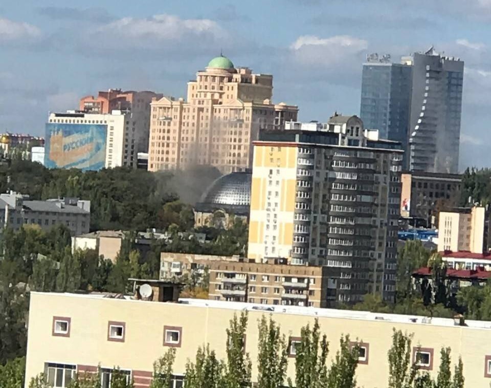 Окупований Донецьк потрапив під обстріл. Місцева окупаційна влада повідомляє про загиблих і поранених біля ринку.