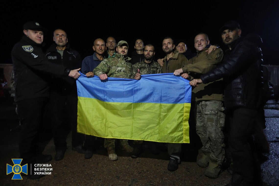 21 сентября Украина вернула из российского плена 215 защитников. Обмен состоялся в Саудовской Аравии, Турции, Польше и Украине.