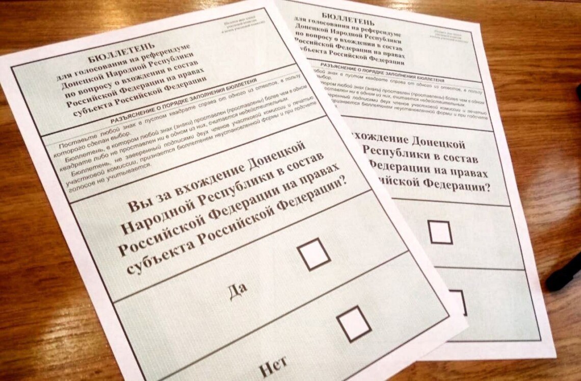 На окупованих територіях Донбасу, Запорізької та Херсонської областей розпочалися так звані референдуми щодо приєднання до росії.