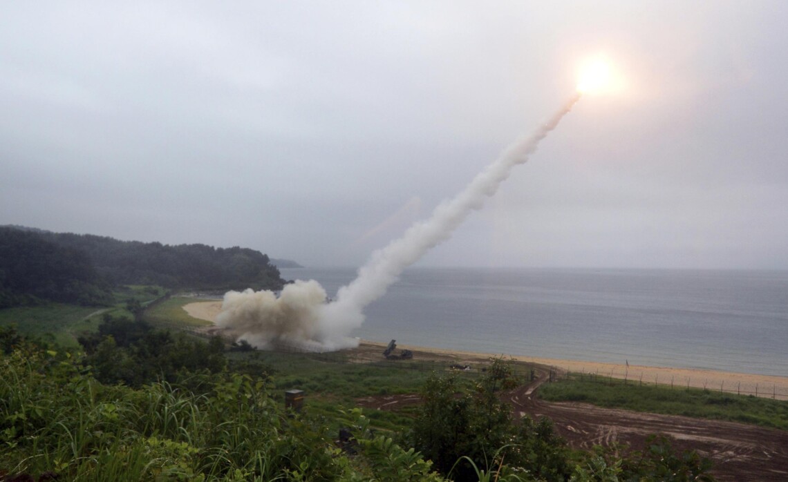 Зранку 25 вересня Північна Корея запустила балістичну ракету у бік Японського моря. Зазначається, що вона впала за межами економічної зони Японії.