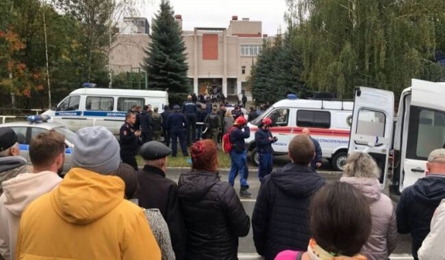 Человек, устроивший стрельбу в школе в Ижевске, был вооружен двумя травматическими пистолетами, переработанными под стрельбу боевыми патронами.