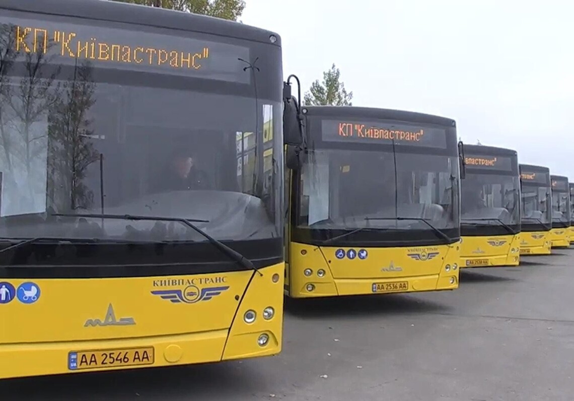 Дніпро отримає від Києва 30 пасажирських автобусів. Столиця допоможе Дніпру після потужної пожежі на транспортному підприємстві.
