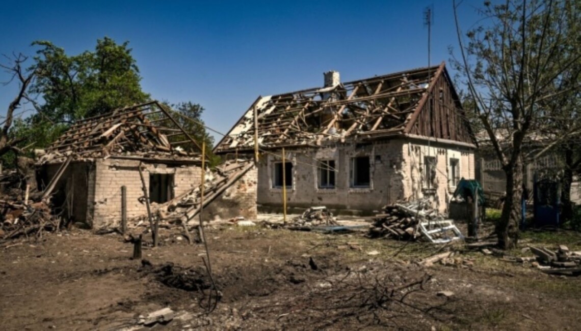 За минулу добу, 30 вересня, російські загарбники обстріляли цивільну інфраструктуру в майже 20 населених пунктах Запорізької області.