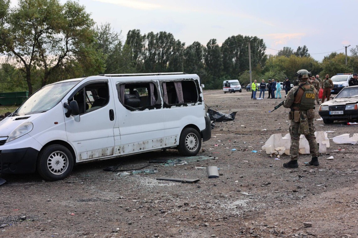 В результате российского ракетного удара по гуманитарной автоколонне в Запорожье в пятницу, 30 сентября, погиб 31 человек.