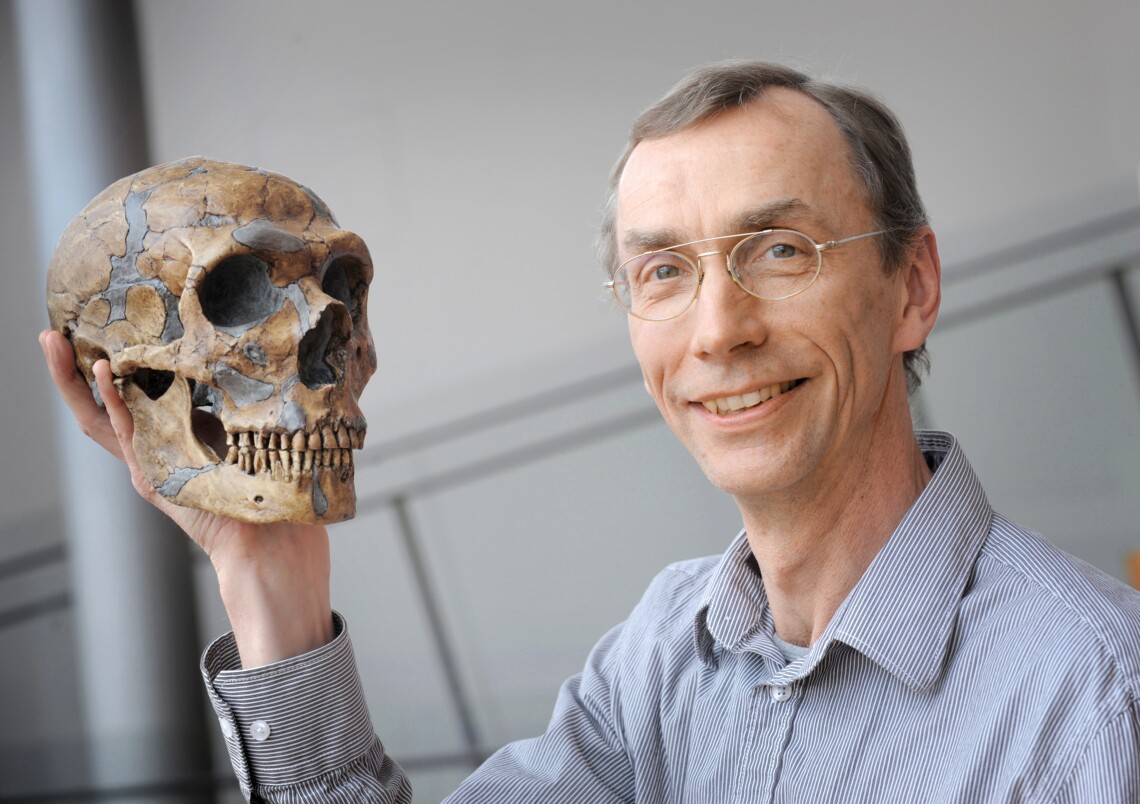 Сванте Паабо отримав Нобелівську премію за дослідження геному вимерлих гомінінів та дослідження еволюції людини.