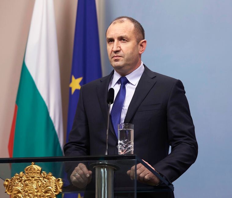 У болгарського лідера додали, що рішення про вступ України до НАТО має ухвалюватися лише після розробки чітких параметрів мирного врегулювання конфлікту між росією та Україною.