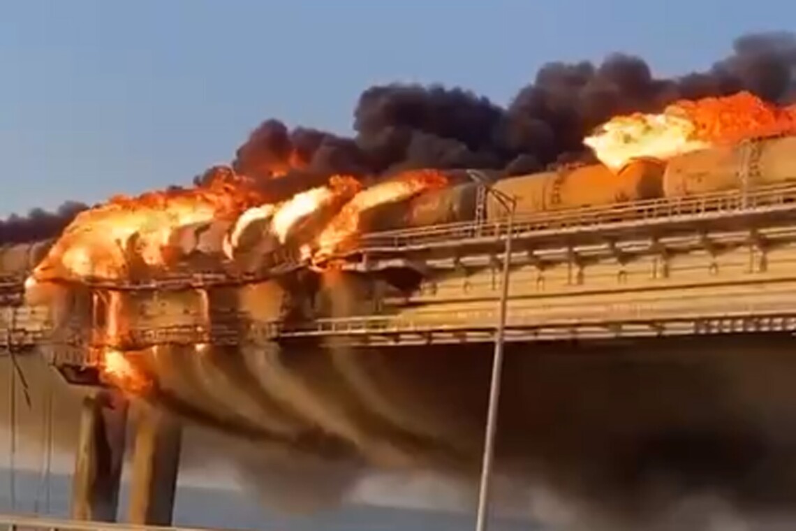 Кримський міст горить - пожежа на мосту у Керчі » Слово і Діло