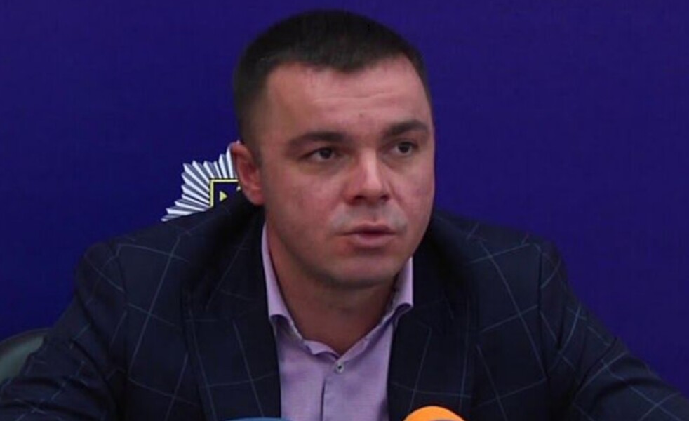 Во время утреннего ракетного удара по центру Киева погиб 41-летний полковник полиции, начальник отдела Департамента Киберполиции Юрий Заскока.