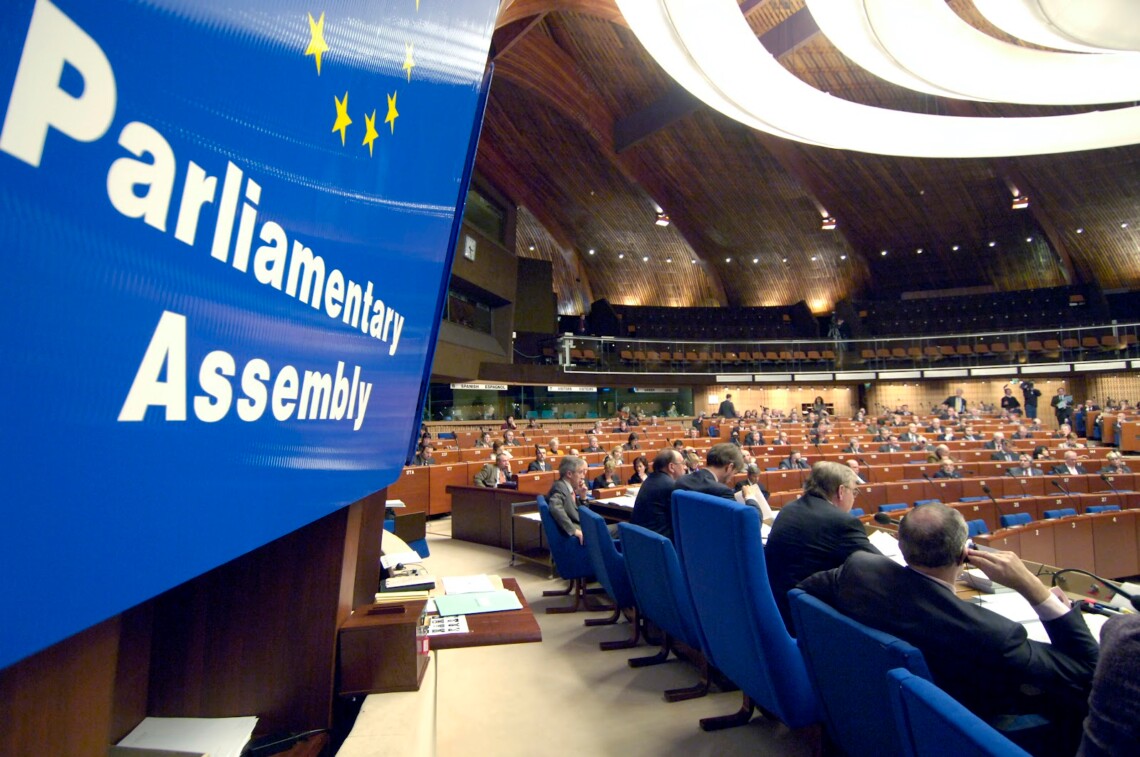 Парламентська асамблея Ради Європи ухвалила резолюцію, в якій росію названо терористичним режимом. За документ проголосували 99 зі 100 делегатів.