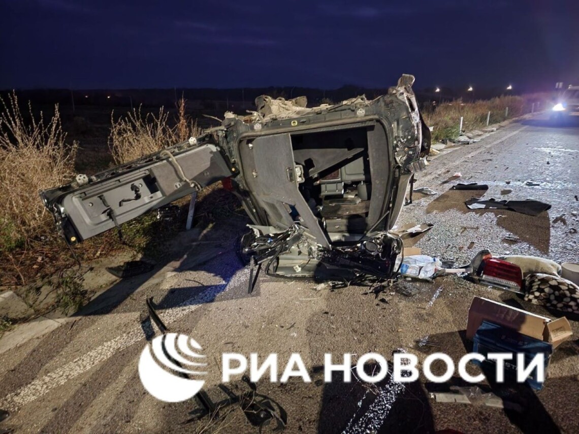 Російські пропагандистські ЗМІ заявляють, що ДТП, в якій загинув Стремоусов, спровокував водій вантажівки.