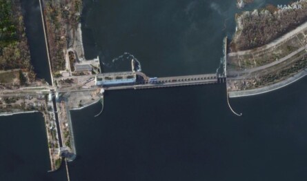 Российские оккупанты заявили о грандиозных повреждениях Каховской ГЭС. На ее ремонт уйдет якобы не менее года.