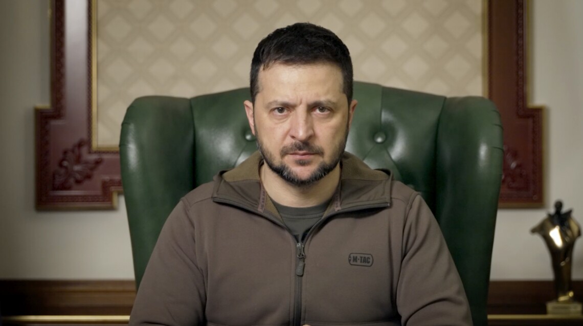 Володимир Зеленський заявив, що ситуація зі світлом залишається складною у Києві та 15 областях. Також він розповів, що майже щогодини отримує інформацію про обстріли Херсона.