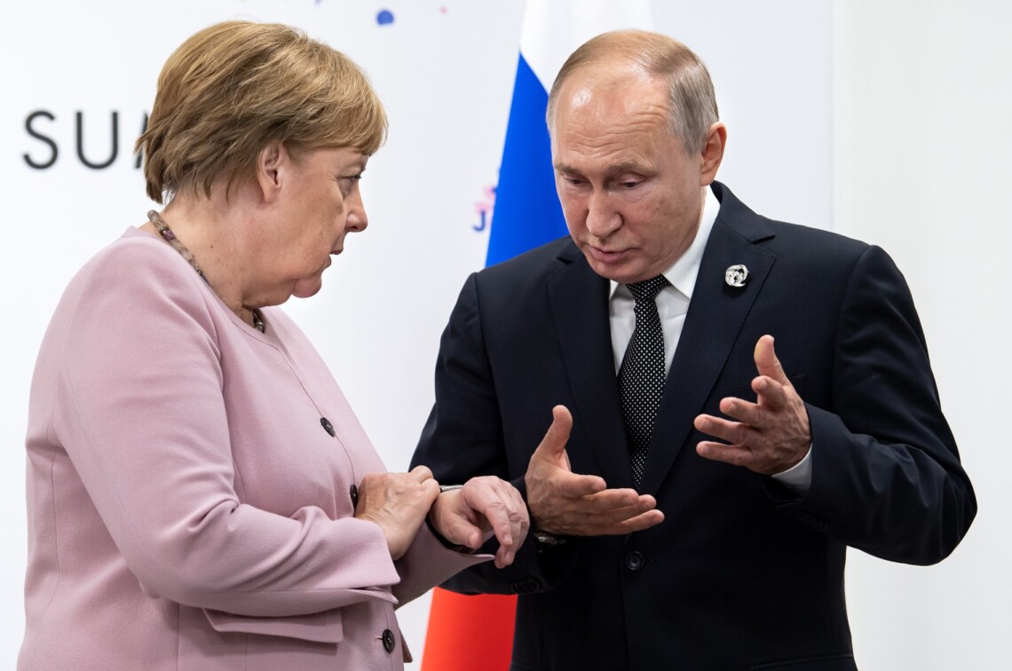 Меркель заявила, що вторгнення рф в Україну не стало для неї несподіванкою з огляду на те, що Мінські угоди були розірвані. Вона зізналася, що наприкінці каденції не могла впливати на путіна.