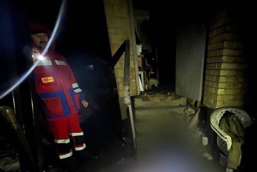 У селі Бобриця на Київщині родина отруїлася чадним газом через неправильну експлуатацію електрогенератора, загинув чоловік.