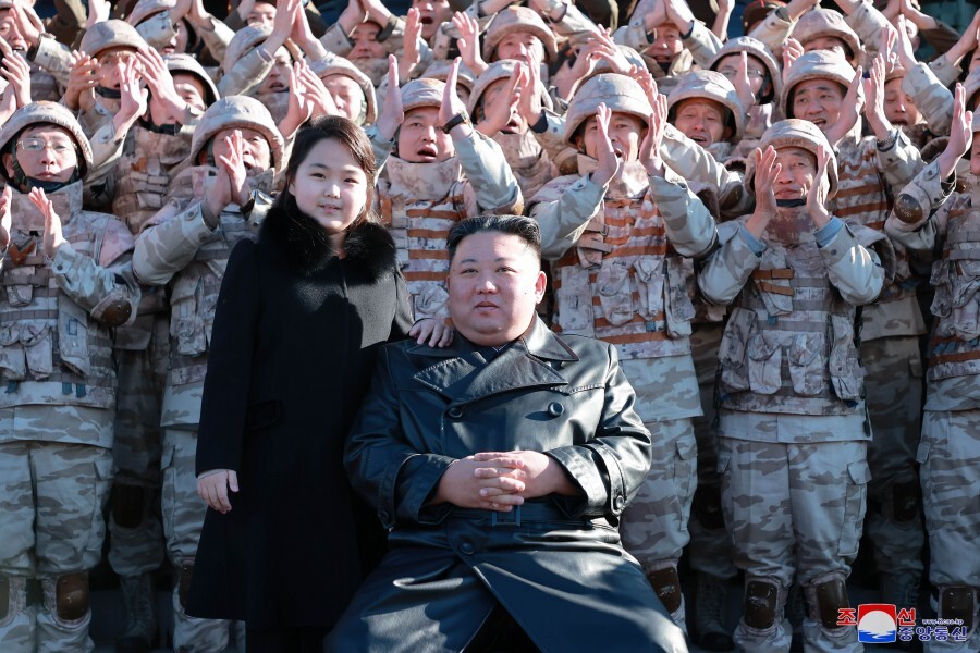 Диктатор Северной Кореи Ким Чен Ын заявил, что хочет создать сильнейшую армию в мире, которая будет обладать самым большим ядерным потенциалом.