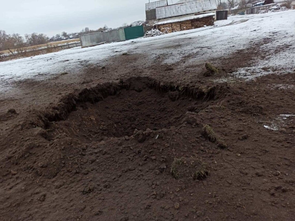 26 ноября российские оккупанты обстреляли из гранатомета пограничную деревню в Сумской области. Обошлось без разрушений.