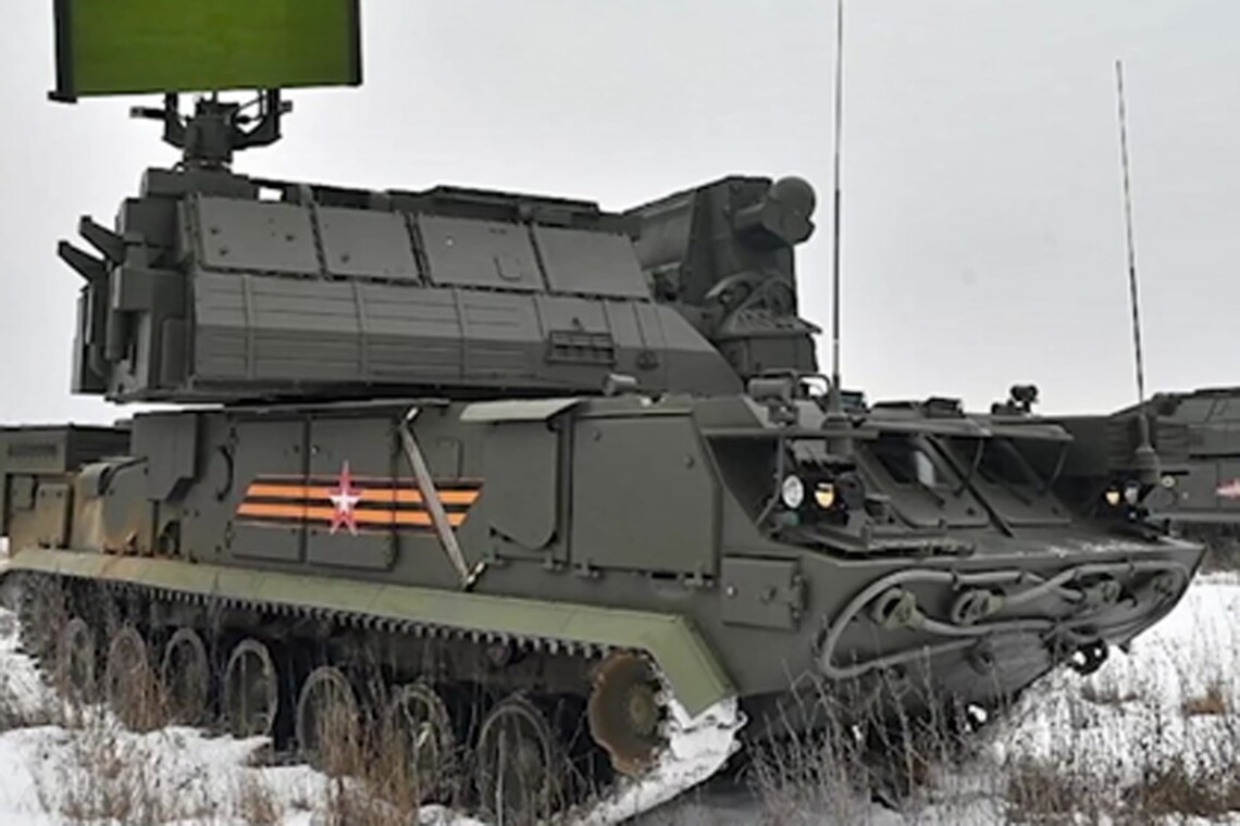 Російська військова техніка у Білорусі. Сьогодні прибули ЗРК Тор та 10 одиниць інженерної техніки.
