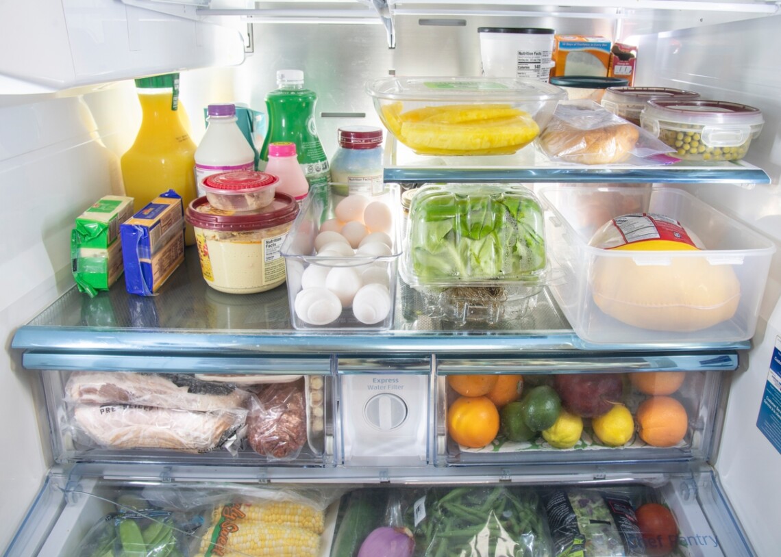 МОЗ дало українцям поради, як зберігати продукти при відключенні світла та непрацюючих холодильниках.