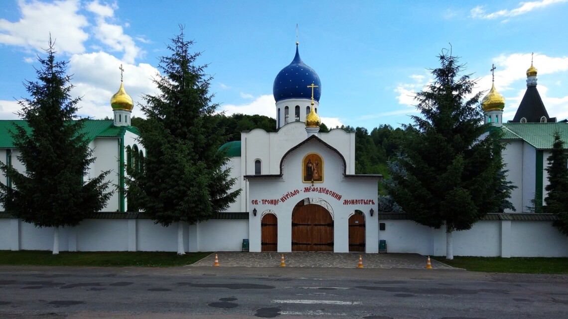 СБУ продовжує обшуки у церквах УПЦ московського патріархату. Сьогодні прийшли до одного з монастирів Мукачівської єпархії на Закарпатті.