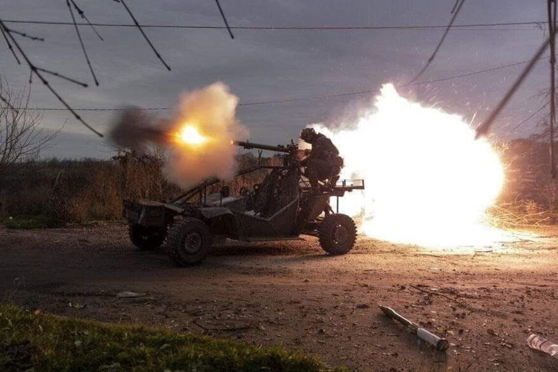 У Луганській області російські окупанти завдали авіаційних ударів поблизу Макіївки. Також були обстріли з артилерії.