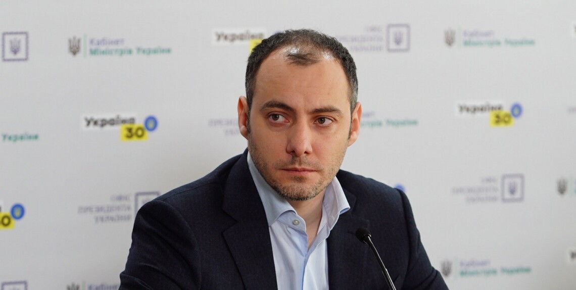 Очільник Міністерства інфраструктури Олександр Кубраков запевнив, що його заява про звільнення нічого не змінює, і він продовжує працювати в Кабміні.