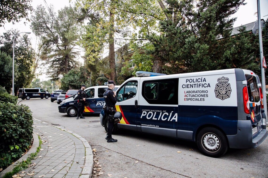 Правоохоронці Іспанії розслідують вибух, який стався на території посольства України у Мадриді, як теракт.