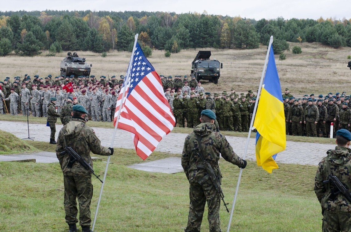 У США можуть значно розширити масштаби підготовки українських військових. За новою програмою, навчатимуть більші групи українців складнішим прийомам ведення бою.