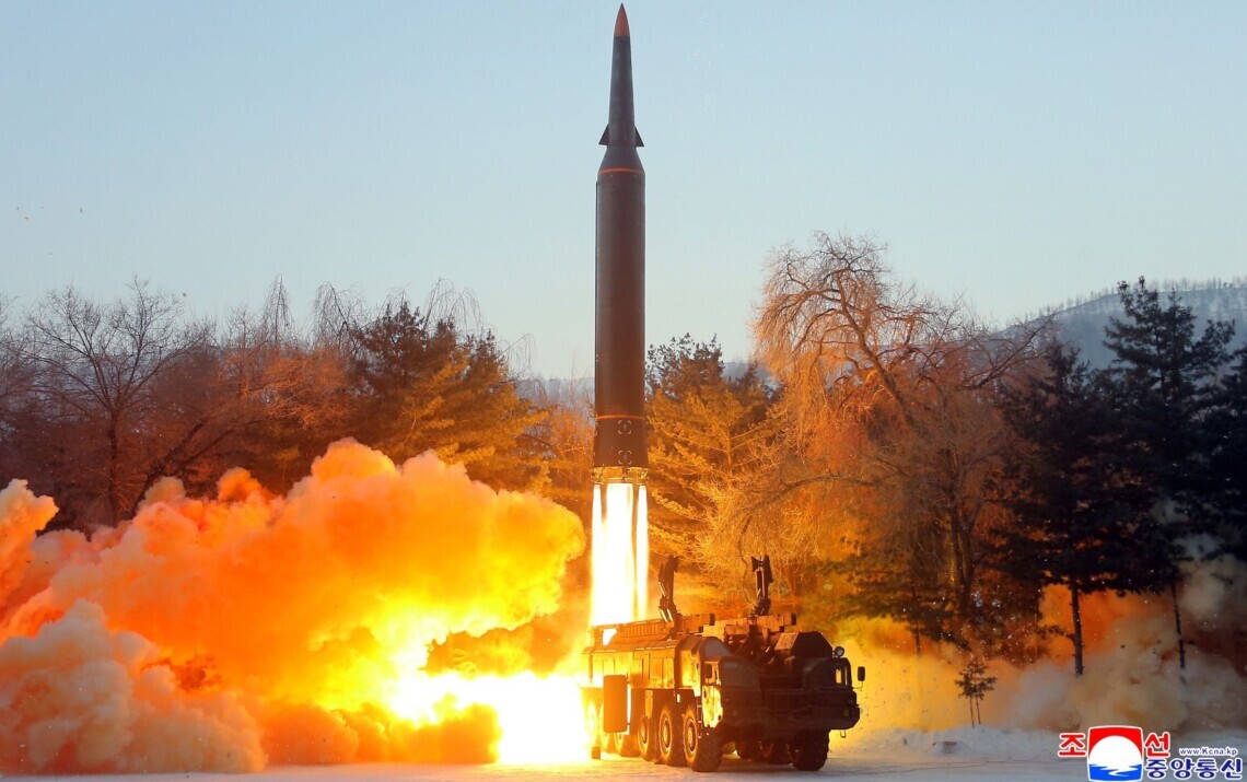 США ввели санкции против трех чиновников Северной Кореи. Это связано с многократными запусками баллистических ракет.