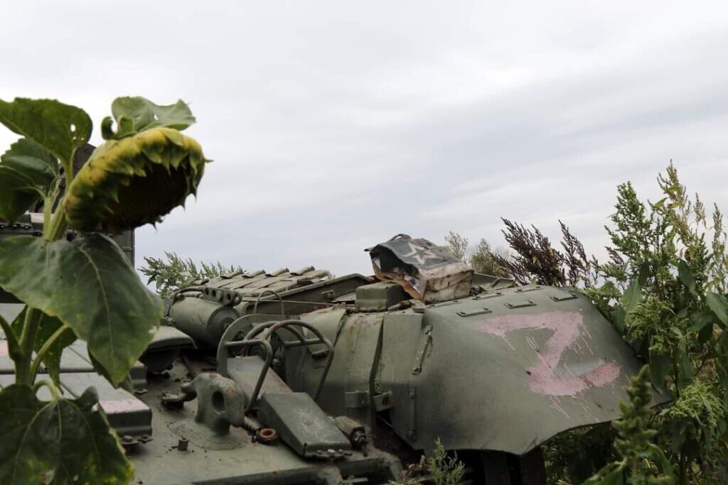 В Україні за добу вбито 650 російських окупантів, знищено танк, артилерійську систему, 6 ББМ, вертоліт.