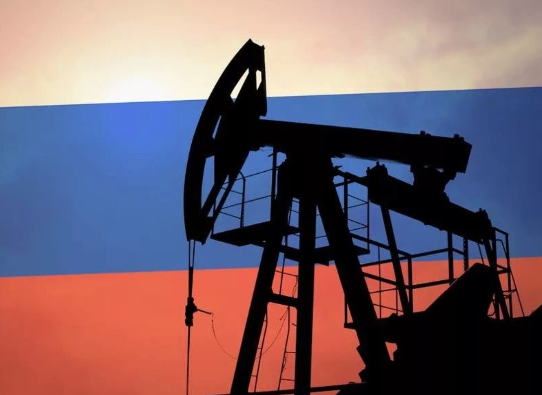 Адміністрація путіну і російський уряд розглядають три варіанти механізму у відповідь на введення країнами G7 і ЄС стелі цін на імпорт російської нафти.