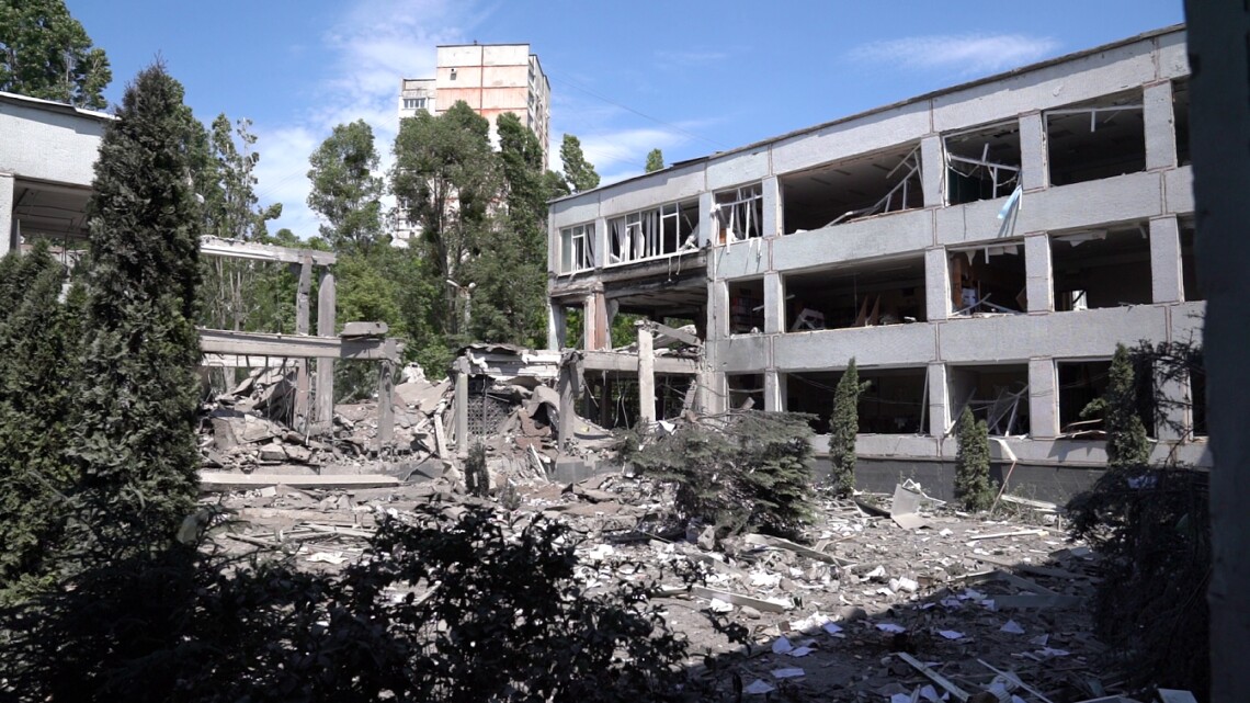 Російські окупанти пошкодили і зруйнували понад 2,8 тис. навчальних закладів з початку введення в Україну.