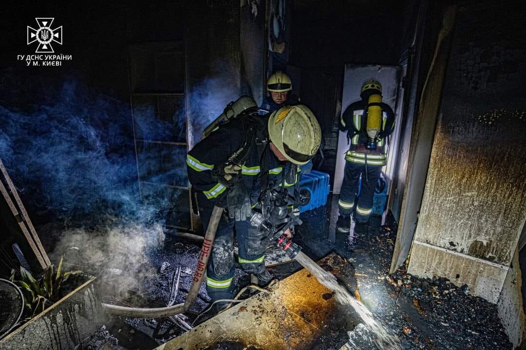У Голосіївському районі Києва 10 грудня стався вибух у 24-поверховому житловому будинку. Причиною стало коротке замикання.