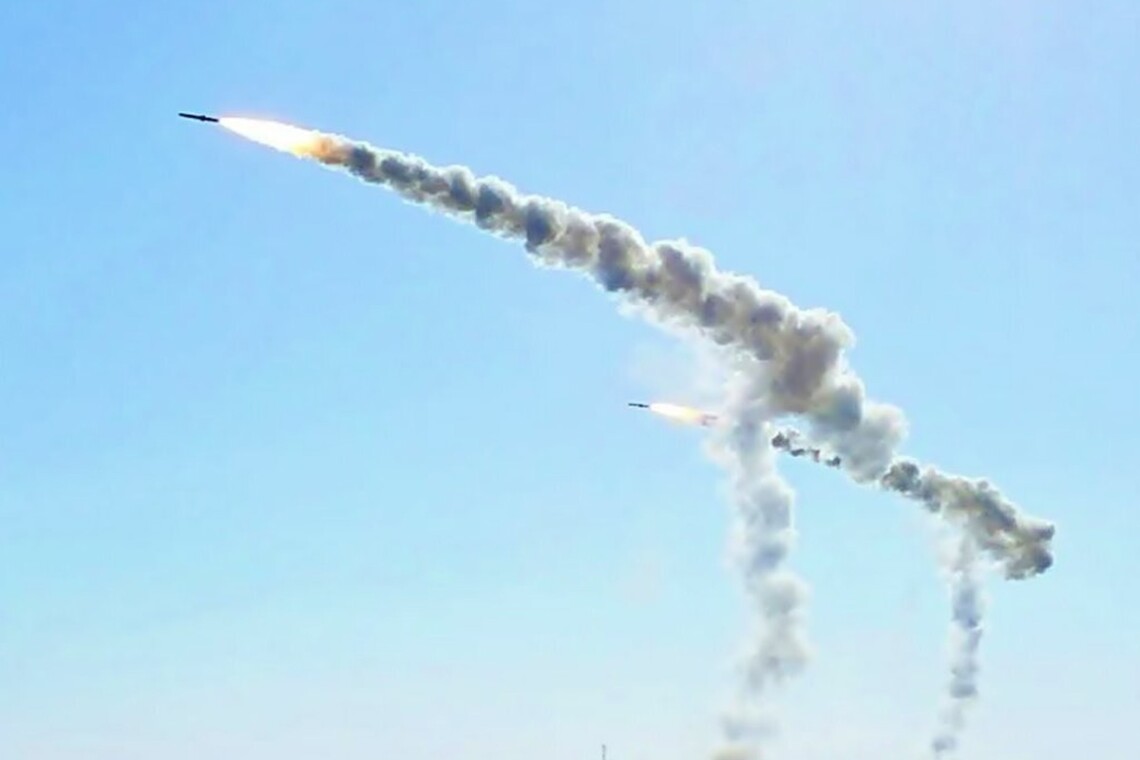 Під час сьогоднішньої ракетної атаки у повітряному просторі Києва було зафіксовано близько 40 ракет. Майже всі збило ППО.