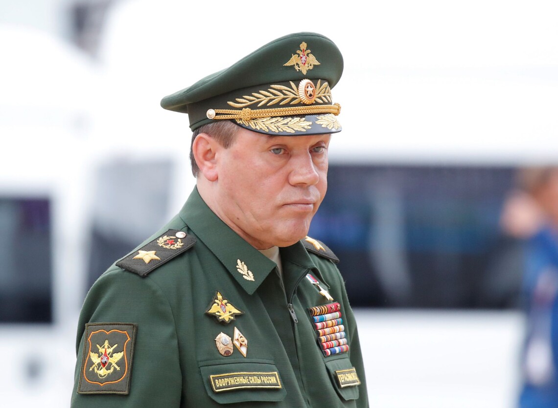 В ходе визита российского генерала Валерия Герасимова на передовую его пытались ликвидировать украинские военные. Однако от этого их отговаривали американцы.