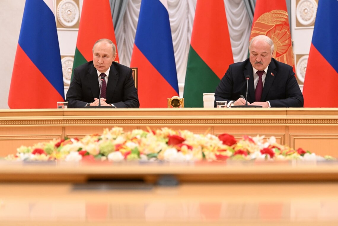 Президент країни-агресора володимир путін 19 грудня приїхав до Мінська на переговори з Олександром Лукашенком. Візит путіна до Білорусі став першим із 2019 року.