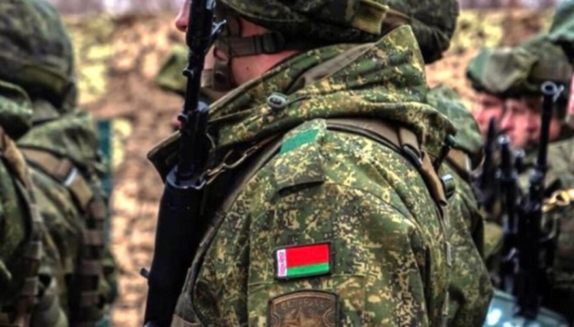 В Беларуси мотострелковый и два танковых батальона получили задачу выдвинуться в районы, граничащие с государственной границей Украины.
